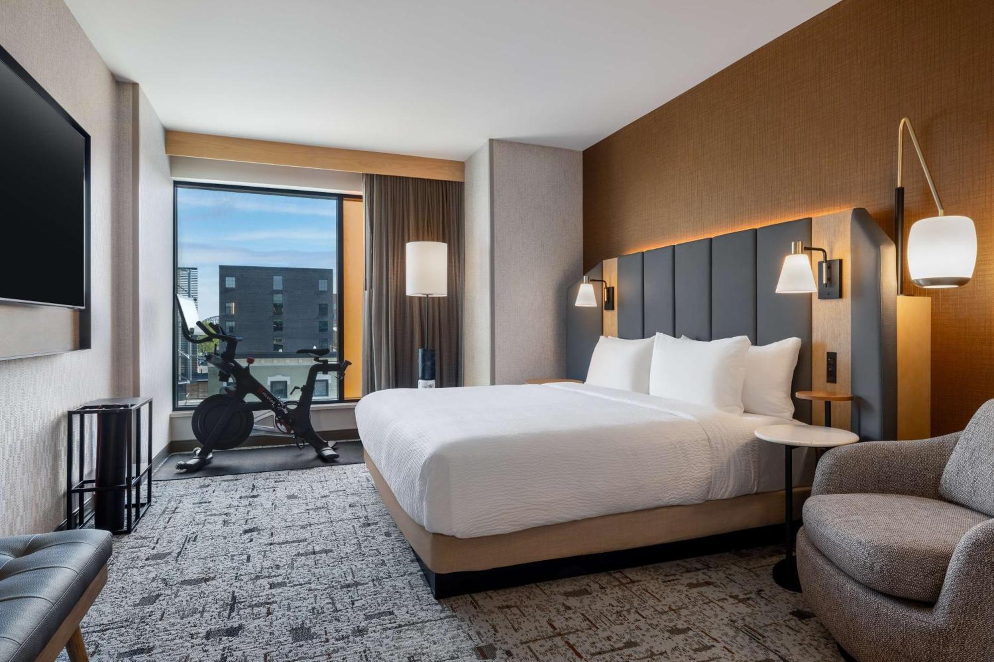 Tempo By Hilton Louisville Downtown Nulu Eksteriør billede